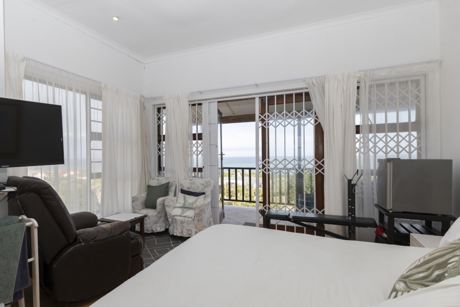 8 Bedroom Property for Sale in West Beach Eastern Cape